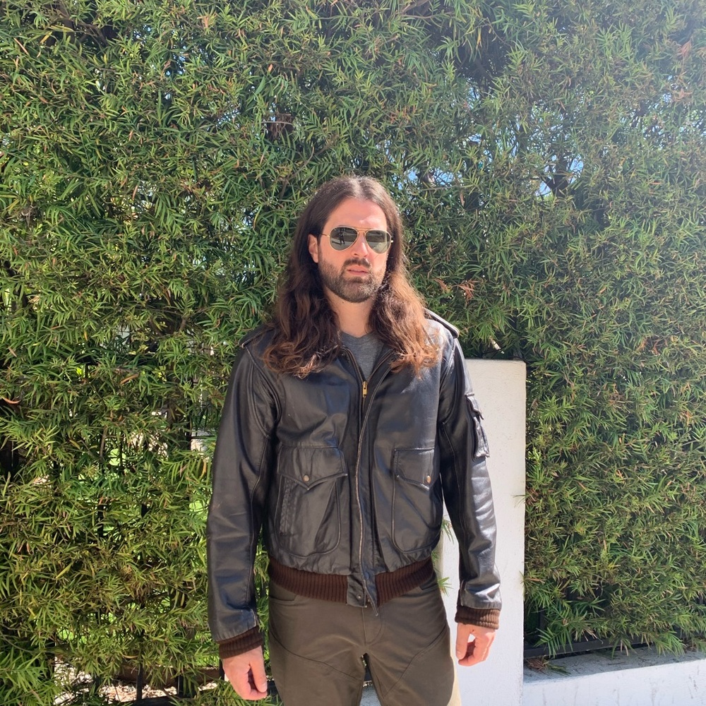 Men’s vintage leather bomber jacket